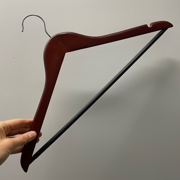 50 WOODEN HANGENRS set brown cherry wood - Picture 5 of 9